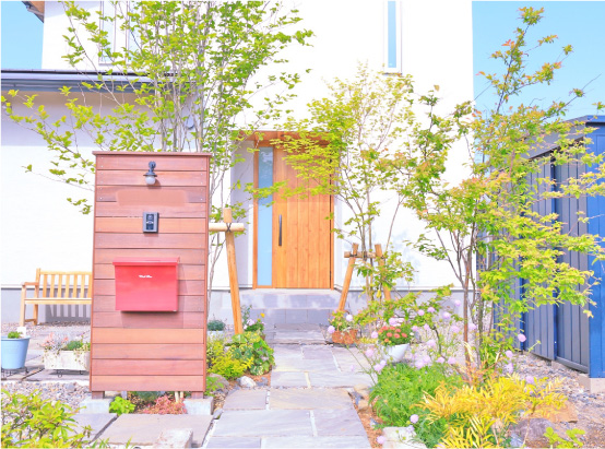 暮らしに寄り添う統一感のある外構デザイン