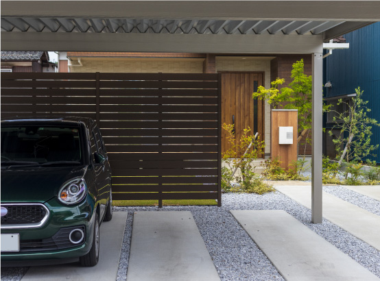 暮らしに寄り添う統一感のある外構デザイン