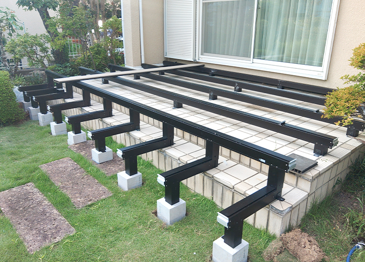 青葉区H様邸 ウッドデッキ施工の様子