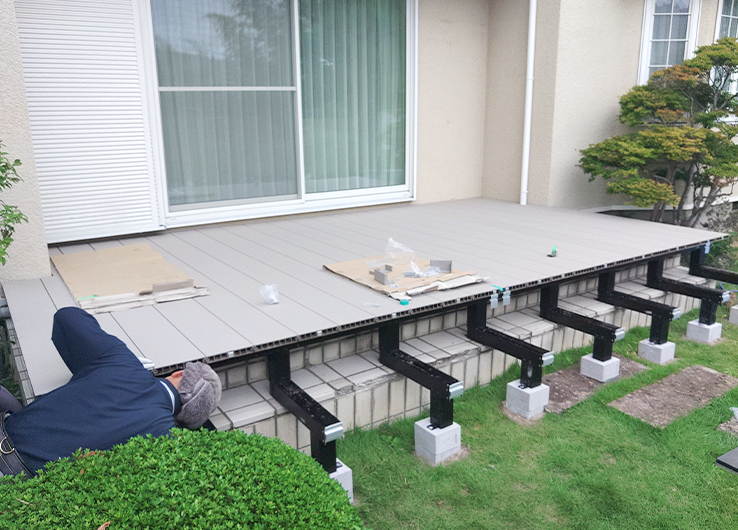 青葉区H様邸 ウッドデッキ施工の様子