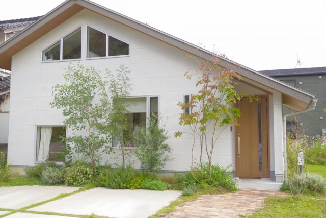 外構工事　専門業者とハウスメーカーとの違い